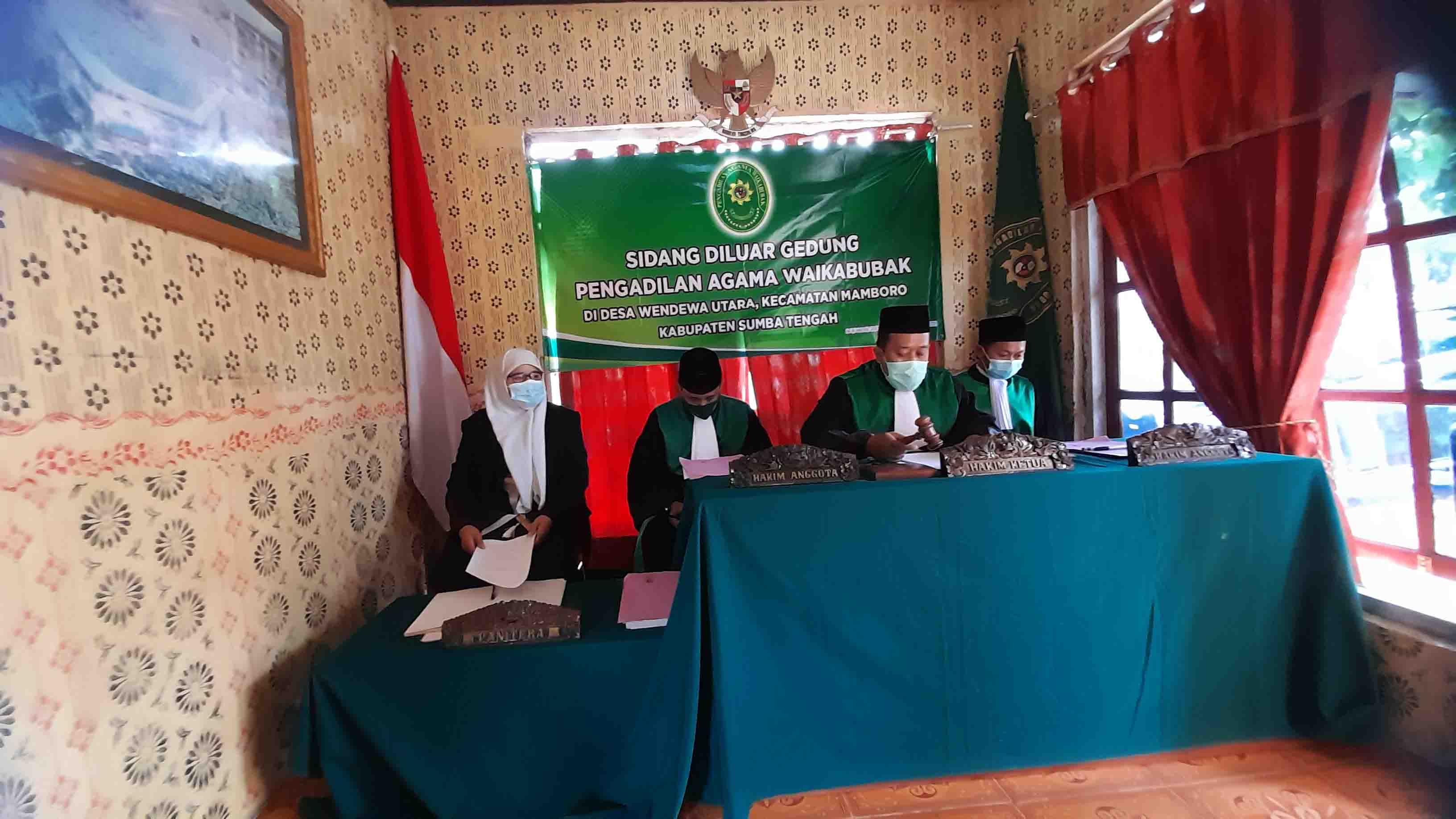 SIDANG DI LUAR GEDUNG PENGADILAN AGAMA WAIKABUBAK TA 2021