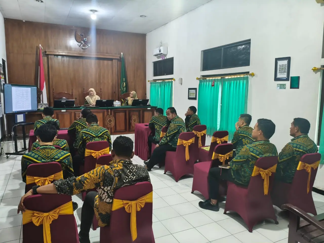 Perkuat Pengawasan Internal, PA Waikabubak Gelar Rapat Monev WBS dan Pengaduan Triwulan III Tahun 2026